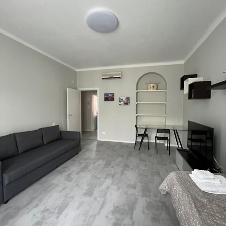 Giacomino Apartment Central Station Милано Екстериор снимка